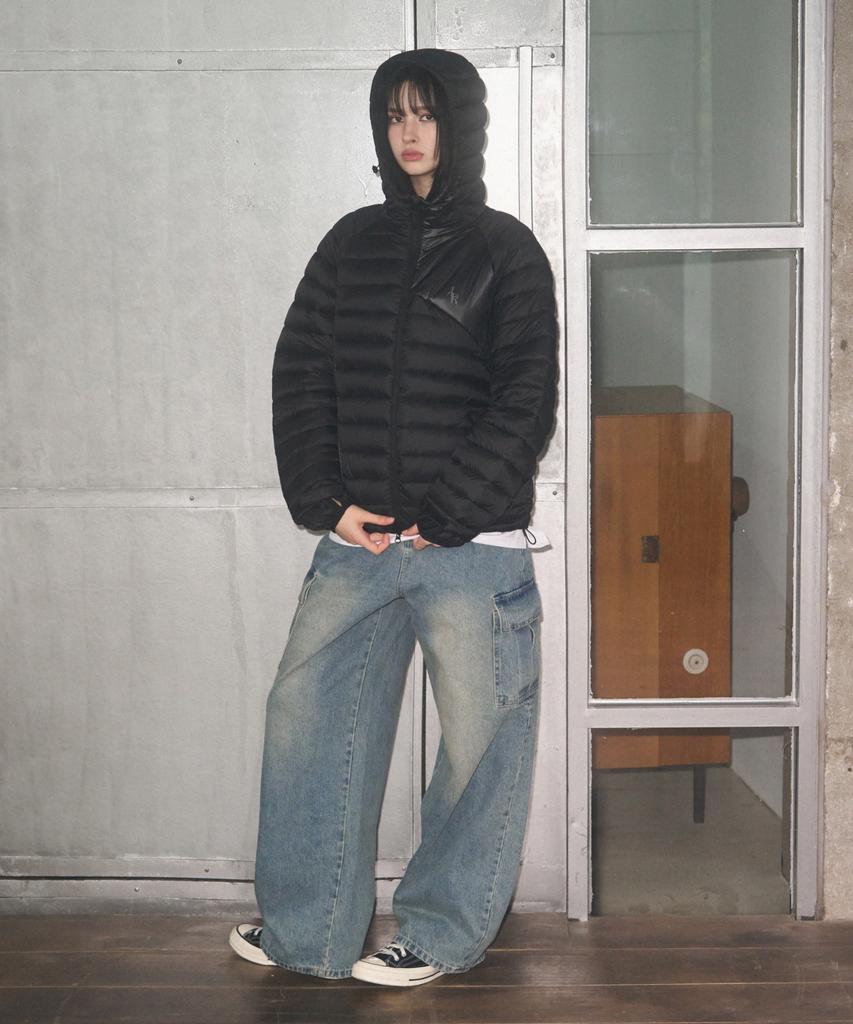 Leathery Curved Line Lightweight Puffer Jacket [Black]