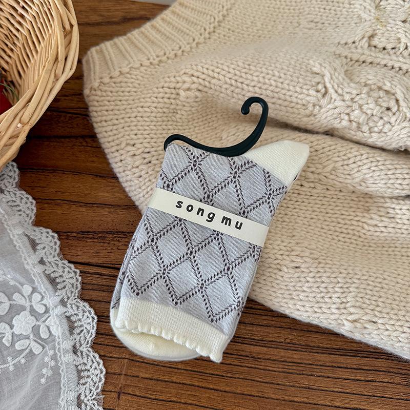 

Female Spring and Autumn Sweet Flanging Bow Berry Purple Lattice Boneless Tube Pile Socks 1 pair