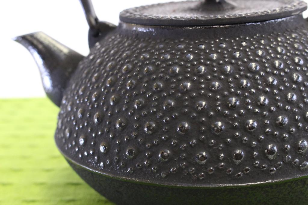 Asahi Iron Kettle Flat Round Tortoise Shell Arale Liter Iwate Prefecture Traditional Craft Nanbu Ironware 1.2
