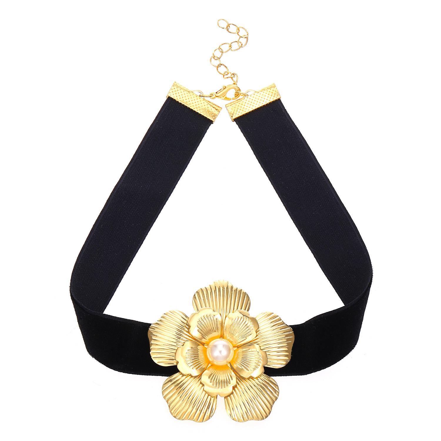 

New niche retro gold pearl flower chocker handmade exaggerated flower necklace bracelet jewelry
