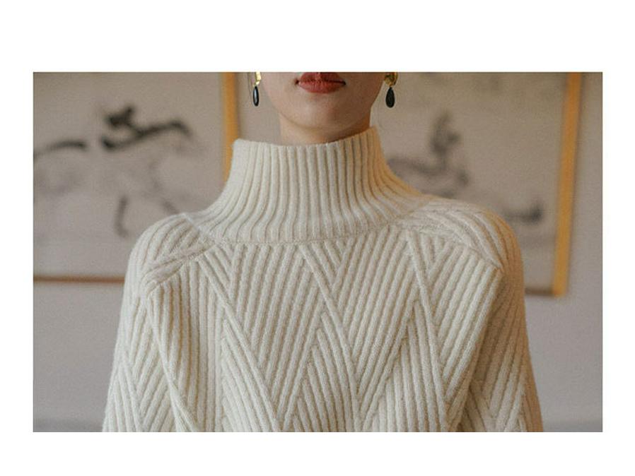 Women's Thick Knit High Neck Retro Sweater for Autumn and Winter.