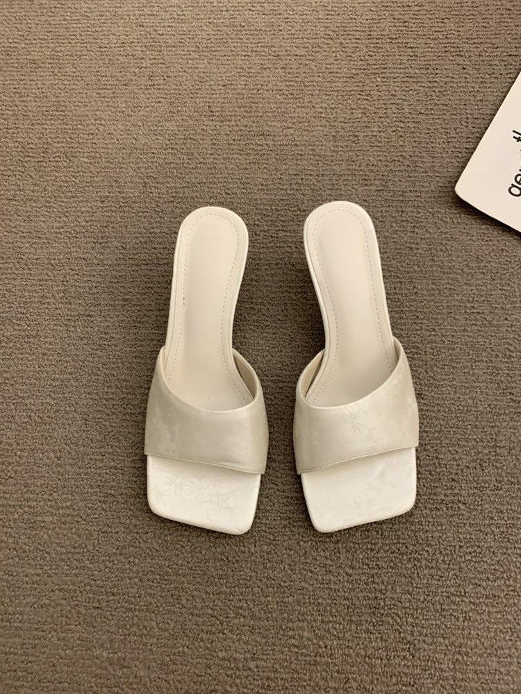 Silver high-heeled one-word slippers, women's shoes, new square-heeled thick-heeled sandals in spring