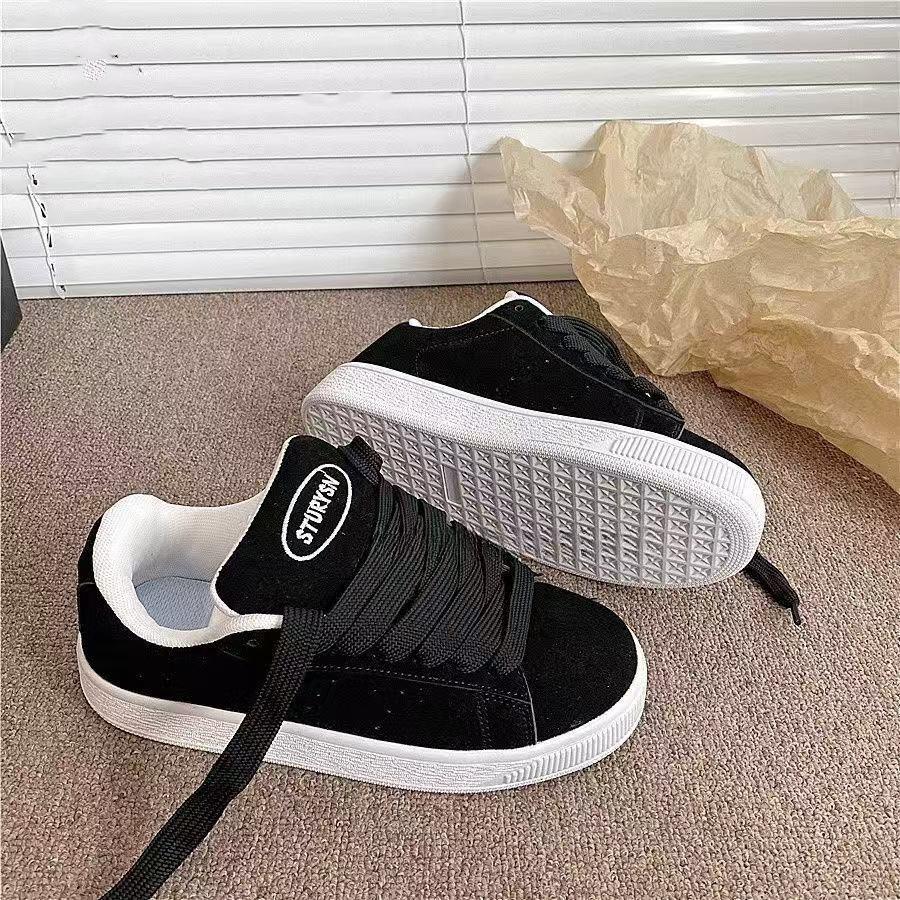 Nischen schwarze Brettschuhe ins trendige Frühjahr neue Studentenparty Sport lässig Brot Schuhe