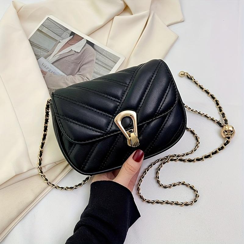 

Stylish Black Crossbody Bag for Women - Elegant Pattern Shoulder Bag with -Tone Chain Strap, Secure Lock Closure чорний