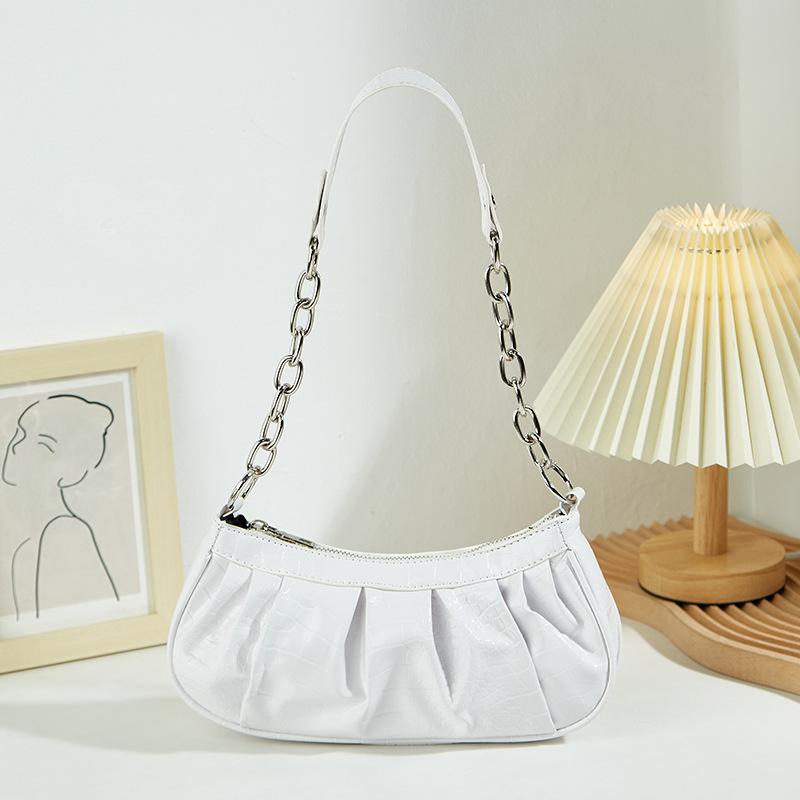 Ny mångsidig enkel damväska fräsch och söt damhandväska väska enfärgad kedja veckad axelväska väska