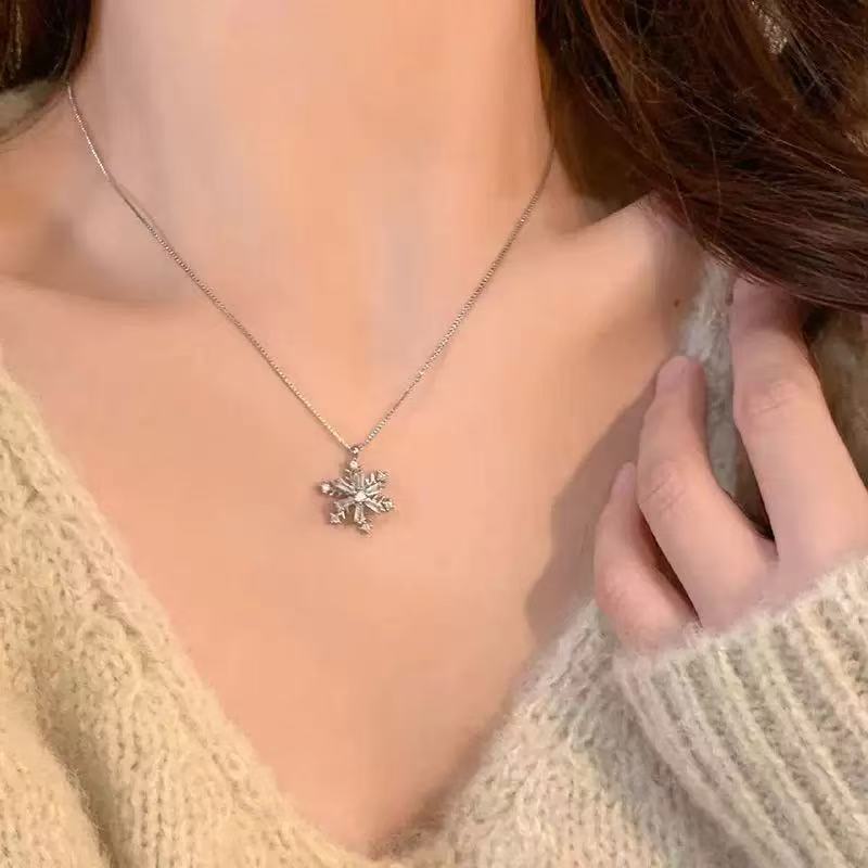 Special-shaped Baroque pearl necklace for women, versatile love magnet buckle design sense collarbone chain accessories niche