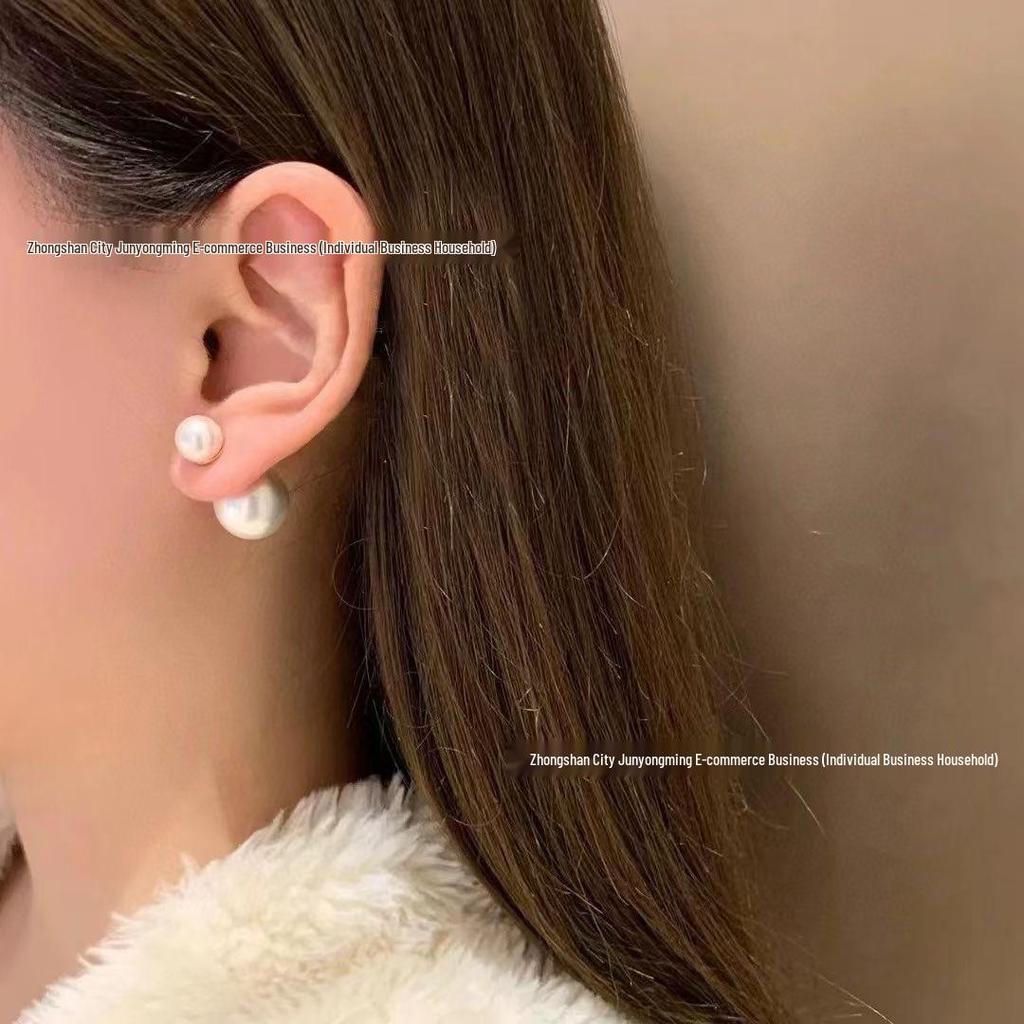 High-Quality D-jia Pearl Stud Earrings: Women's Unique Design with Interchangeable Large and Small Pearl Options.