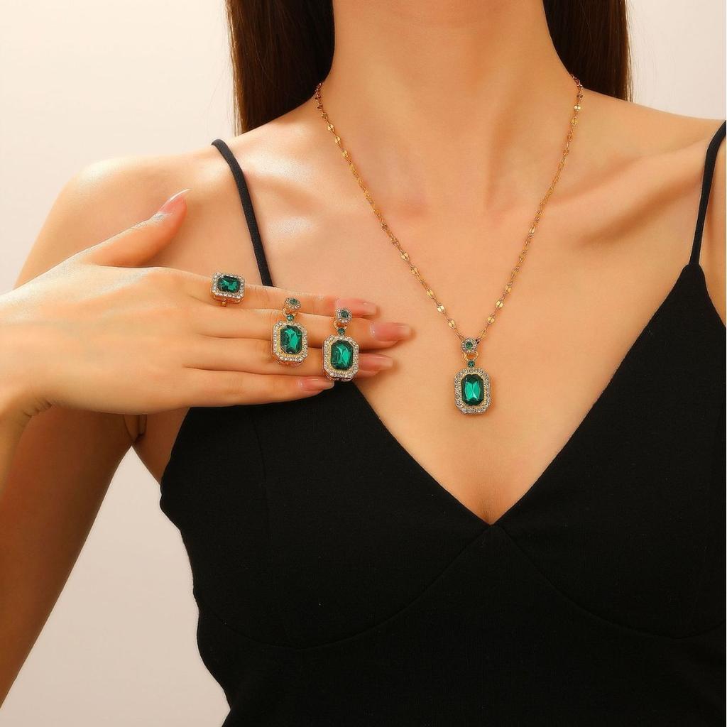 4PCS Sets Exquisite Quadrate Rhinestone Necklace Earrings Ring Zircon Set Charm Ladies Zircon Fashion Bridal Gifts for Women