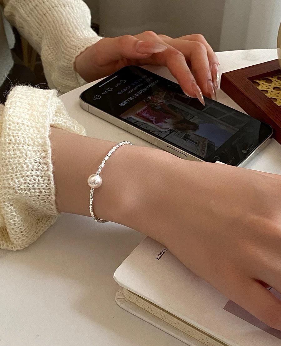 

Срібний браслет з перлами в японсько-корейському стилі: Модний, Розкішний, Нішевий Дизайн для Дівчат перлинний/білий