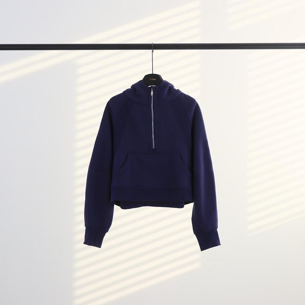 Damska bluza z kapturem i zamkiem do połowy, podszyta polarem - Przytulny top na jesień/zimę do jogi i fitnessu na świeżym powietrzu