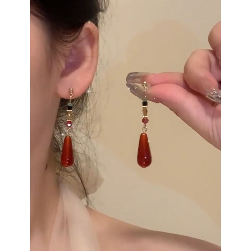 

Zoozmini New Chinese Style Cold Red Beaded Stud Earrings Long Unique Niche Style Water Drop Chinese Ancient Style Fancy Earrings 1 pair of earrings