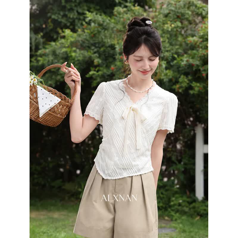 Lù Xiàngnán  White Moon Stars  French V-neck Beige Top S
