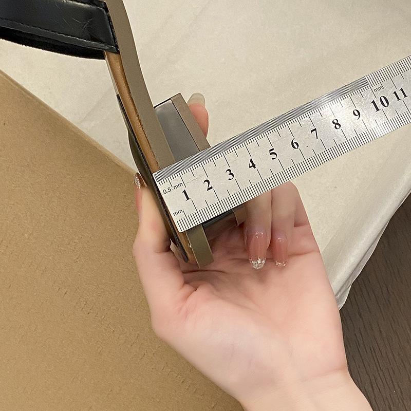 Korean Version of Xiaoxiangfeng Soft-soled Cool Slippers, Wearing Versatile Fashion with Skirt Slippers 2025 Summer New Beach Shoes