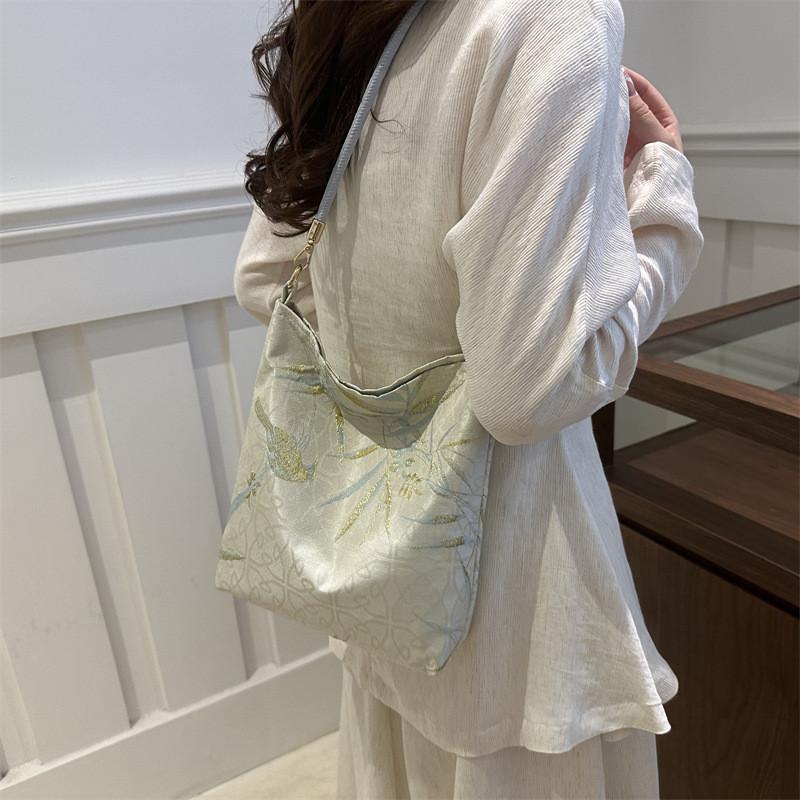 Fashionable Large Capacity Crossbody Tote Bag For Women Featuring Soft Canvas Material