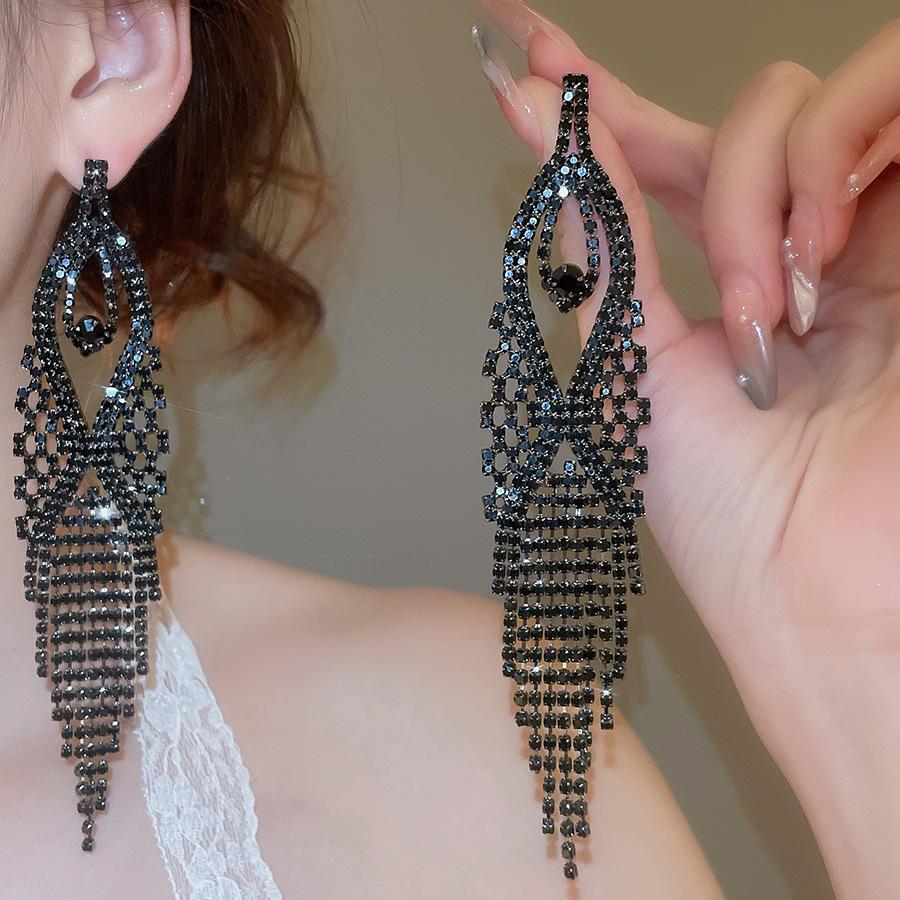 Luxury Spider Web Drop Tassel Earrings with Inlaid Diamonds