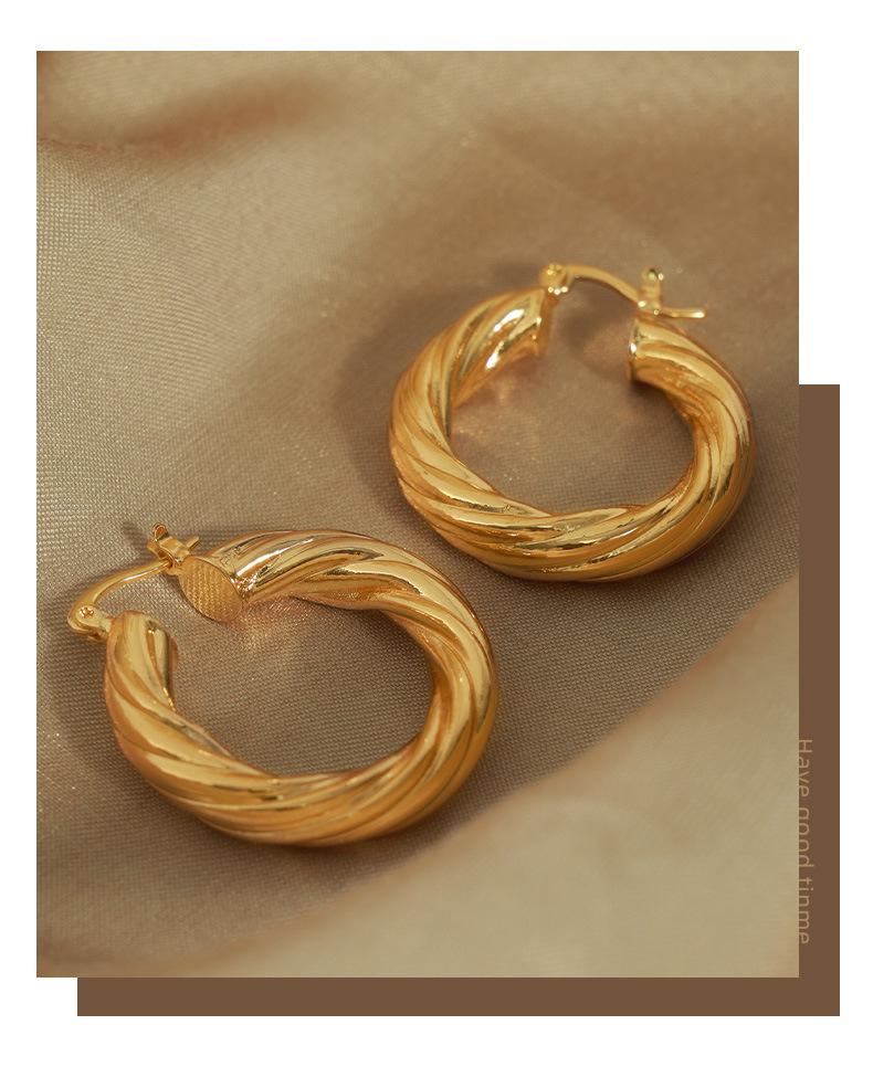 European Retro Style 18k Gold-Plated Copper Twisted O-Shaped Ear Cuff Earrings