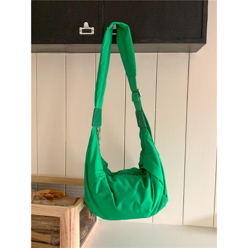 Large Capacity Nylon Shoulder Bag Women Casual Crossbody Sling Bag Lightweight Everyday Tote with Wide Adjustable Strap Crescent Bag
