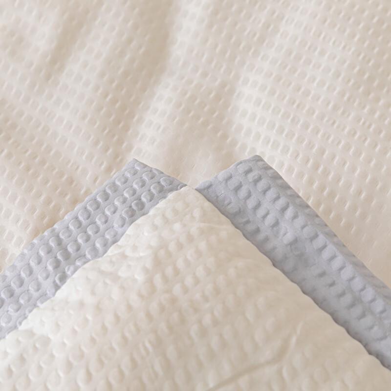 Woodpecker All-Season Soy Fiber Seersucker Comforter