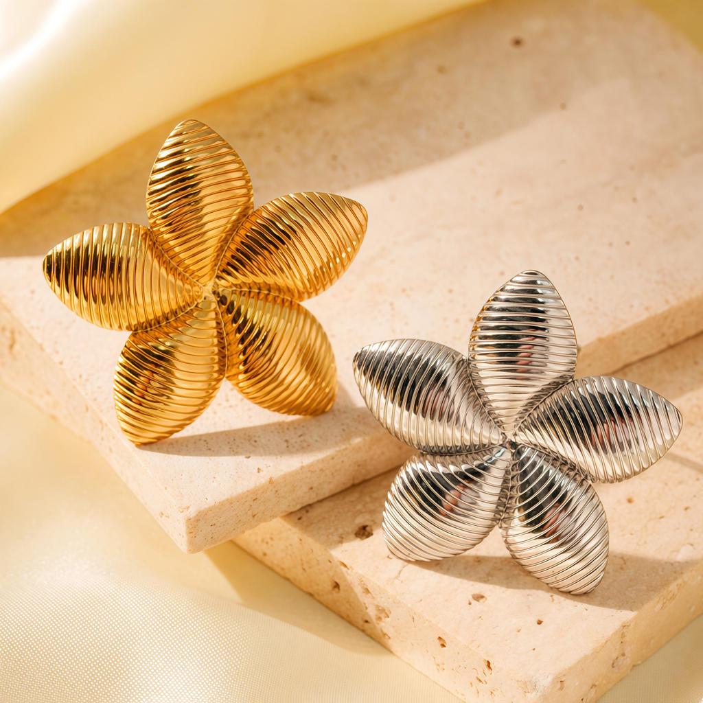 18K Gold Electroplated Stainless Steel Irregular Flower Ring - High-End, Bold Fashion Jewelry.