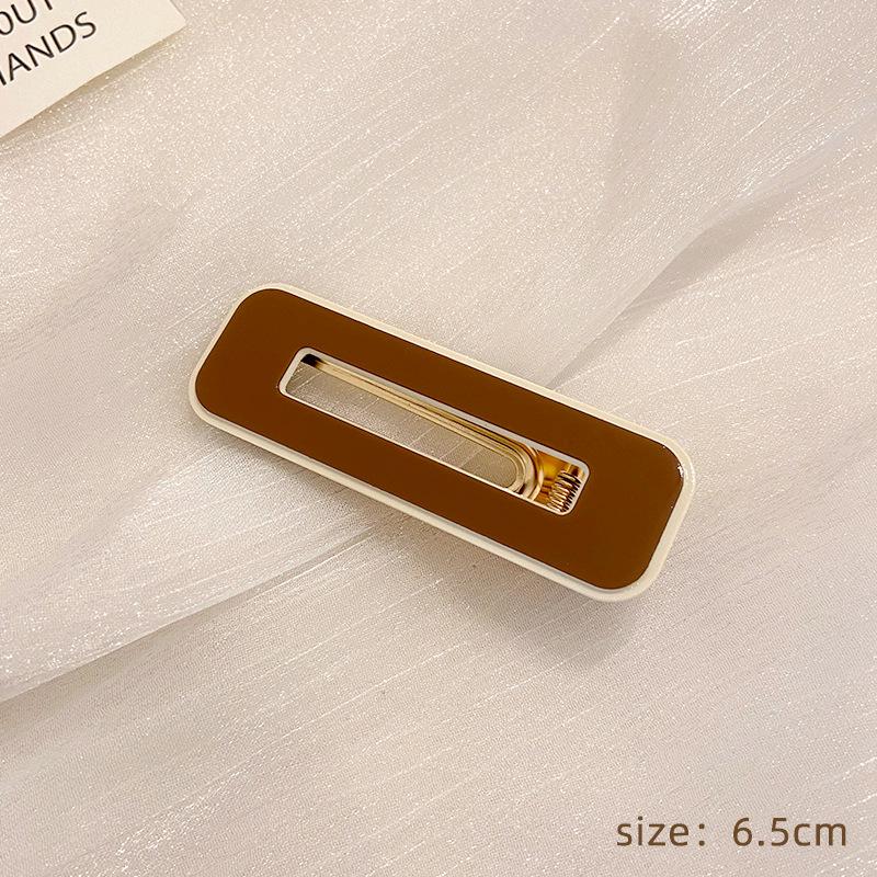 Checkerboard Black & White Plaid Hairpin: Simple, Seamless Duckbill Clip for Women