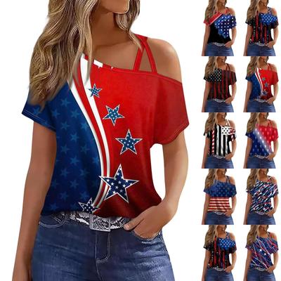 Camiseta de manga corta con hombros descubiertos y estampado sexy del Día de la Independencia para mujer
