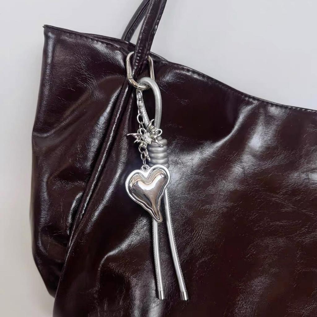 Handwoven Leather Heart Keychain Alloy Accent Hanging Decoration Jewellery Accessory for Keys Bags Gift Giving
