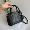 Temperament simple handbag Korean version fashion shoulder messenger bag women's spring summer niche shell bag
