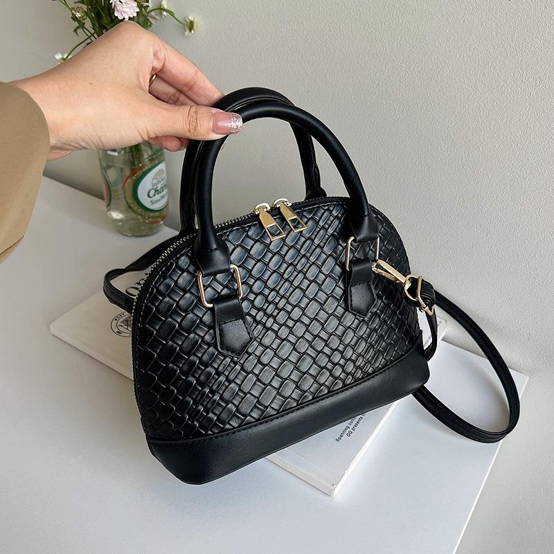 Temperament simple handbag Korean version fashion shoulder messenger bag women's spring summer niche shell bag
