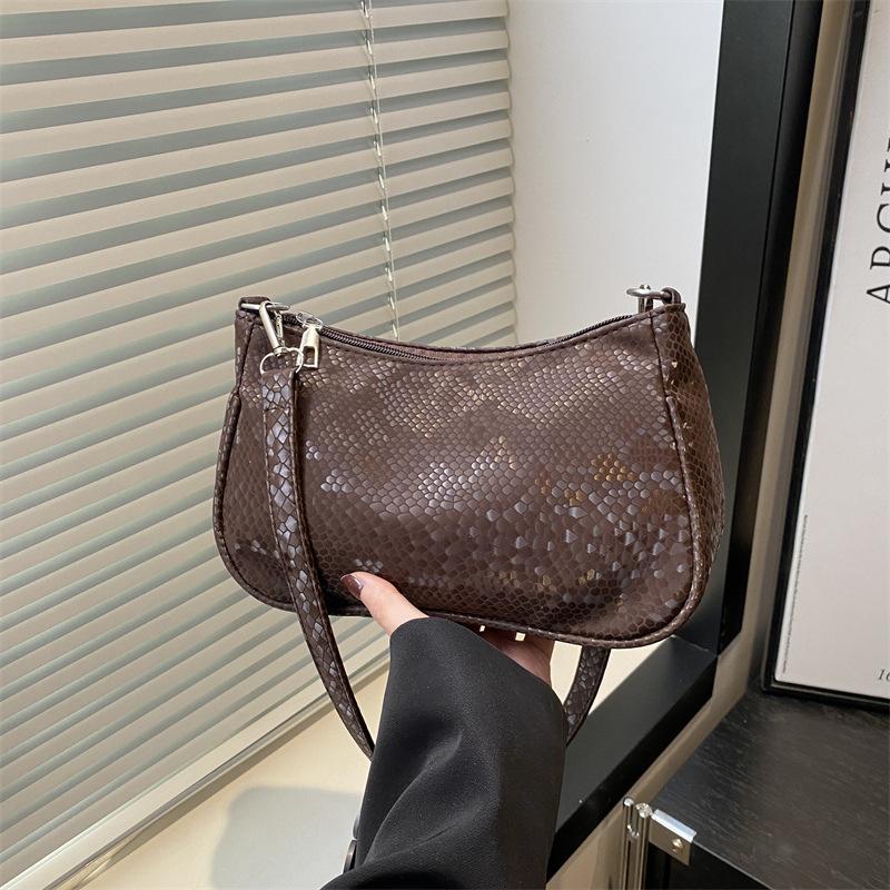

Summer fashion solid color niche design trend new personality lightweight portable shoulder armpit bag women