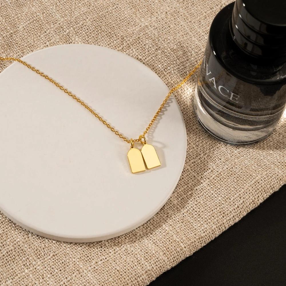 Personalized Custom First Letter Gold-plated Necklace Stainless Steel Engraved Letter Pendant Necklace Christmas Birthday Gift