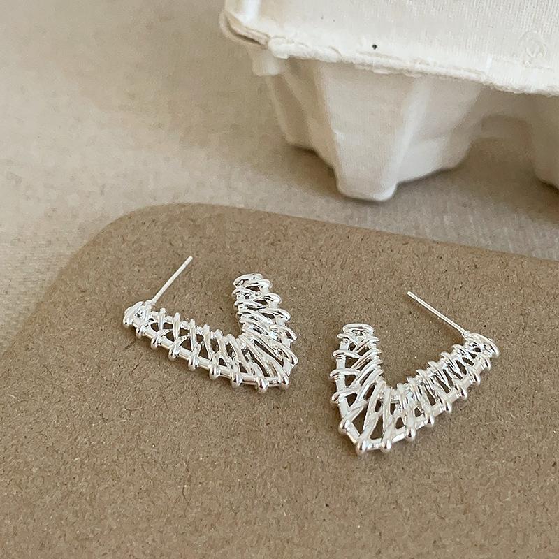 Woven Empty Metal Love Stud Earrings Women'S Exaggeration Unique Design Sense Personality Fashion Temperament Versatile Earrings