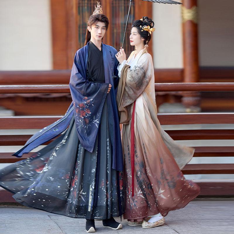 Hanfu-Paaranzug im Stil der chinesischen Wei- und Jin-Dynastie mit Kreuzkragen
