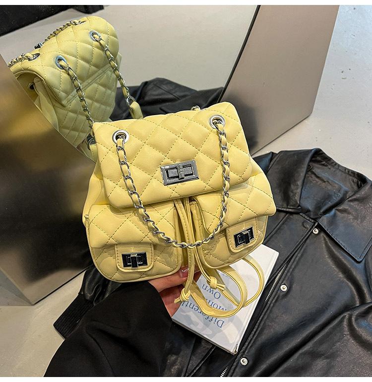 

Women s diamond small fragrant wind backpack women s 2025 new fashion design sense niche travel lightweight chain schoolbag жёлтый