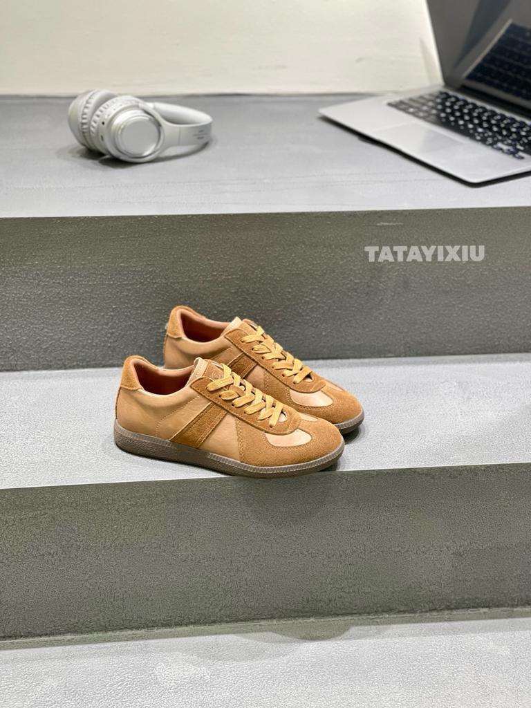 Retro German training shoes women's 2025 autumn new versatile soft sole comfortable flat bottom round head lace-up casual board shoes
