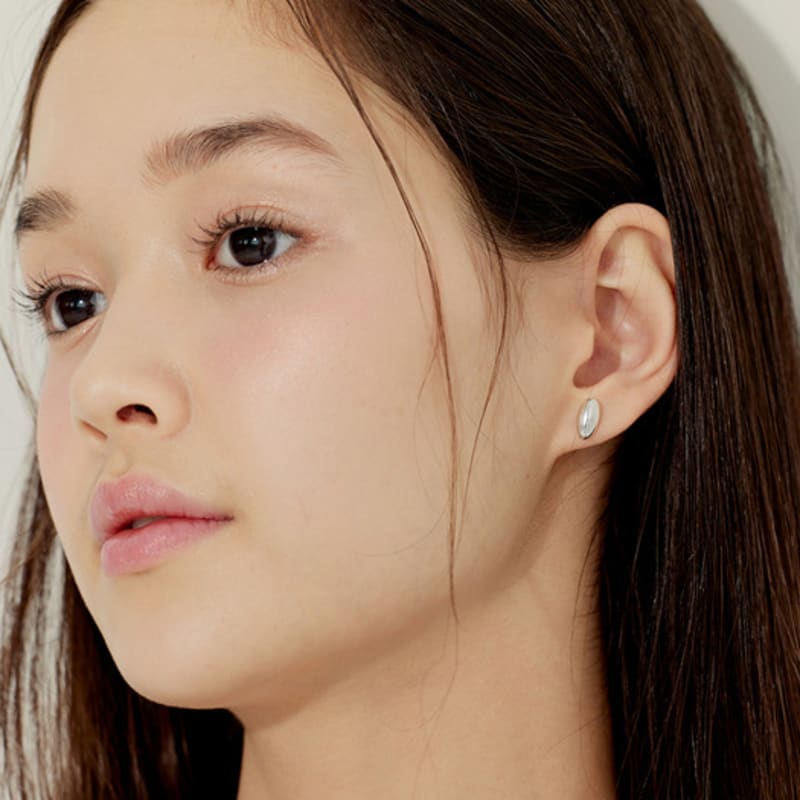 Murmur [925silver]Shine Oval Stud Earrings