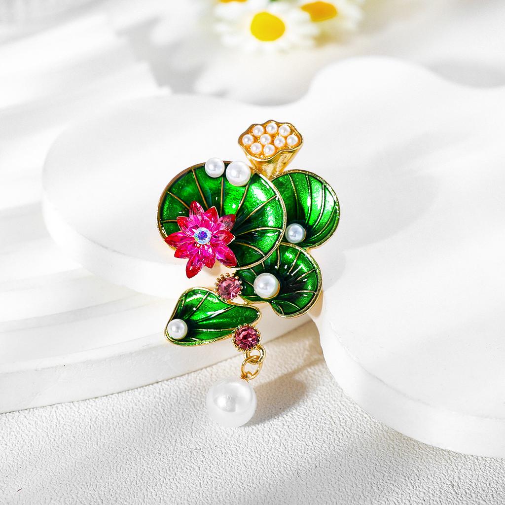 New Chinese Lotus Leaf Brooch Classical Elegant Fashion Cheongsam Accessories Collar Pin Pearl Tassel Clothing