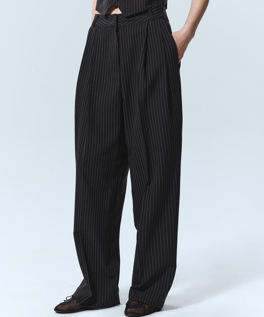 Nigaennikol Tailored Stripe Pintuck Slacks_Black