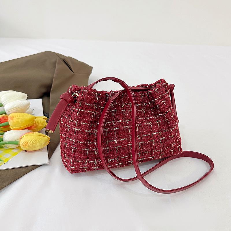 

Niche design casual underarm bag women s trend bag autumn and winter new fashion underarm shoulder bag