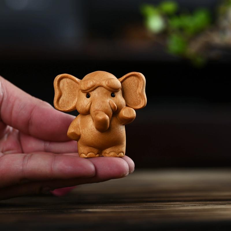 1Pc Wooden Elephant Figurine Ornaments Handcrafted Indoor/Outdoor Decor Model For Christmas Diwali New Year Celebration