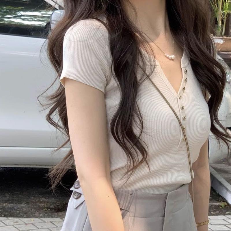 White Short V-neck Shoulder Short Sleeved T-shirt for Women In Summer Slim Fit and Sexy Ice Silk Knitted T-shirt Top Thin Version