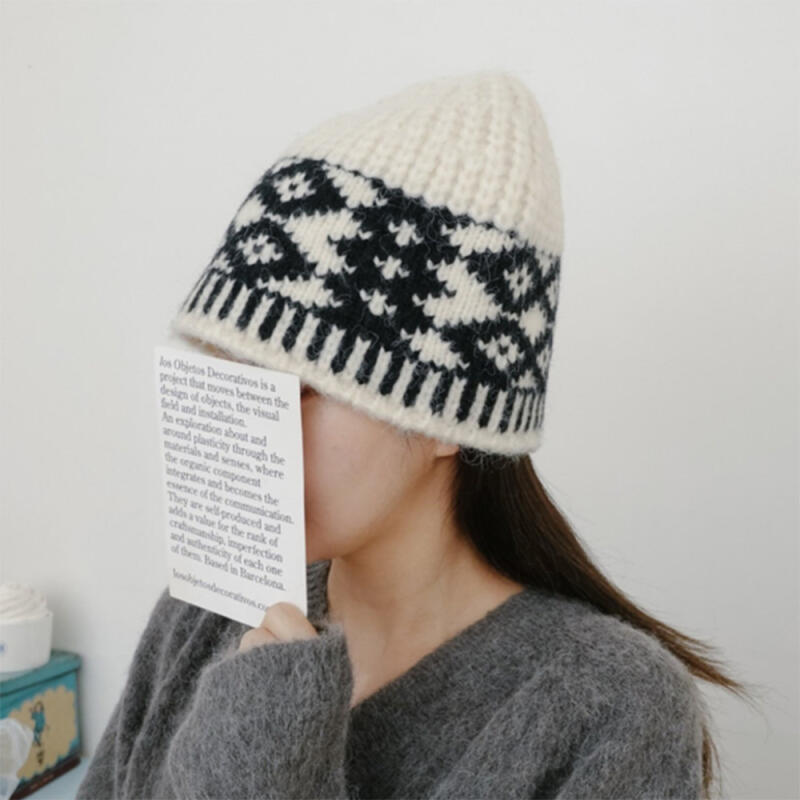 Women's Hachinit Diamond Pattern Beanie