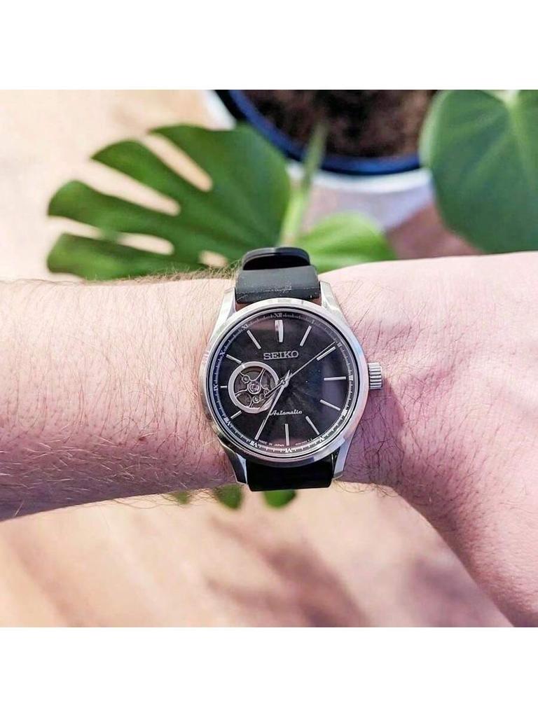 Seiko Pánské mechanické vodotěsné hodinky řady Presage SSA083J2 s řemínkem z pravé kůže.