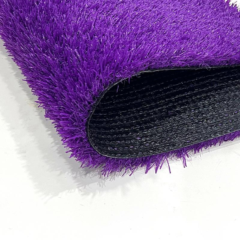 Bunter Kunstrasen: Außendekoration für Kindergärten & Einkaufszentren