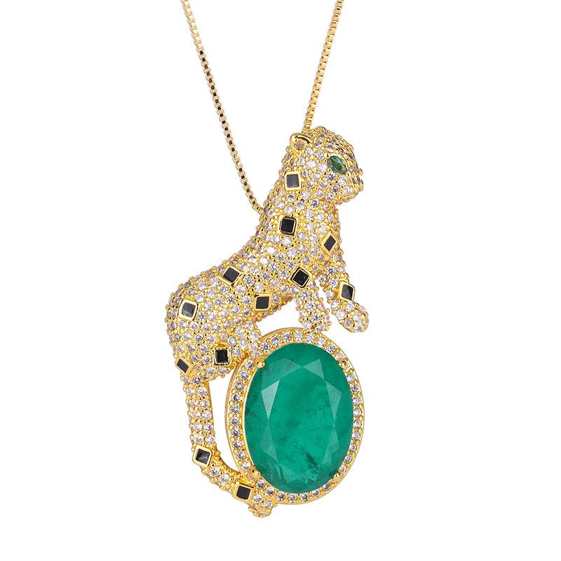 New European and American retro simulation emerald pendant, golden leopard necklace, main stone 13 * 18