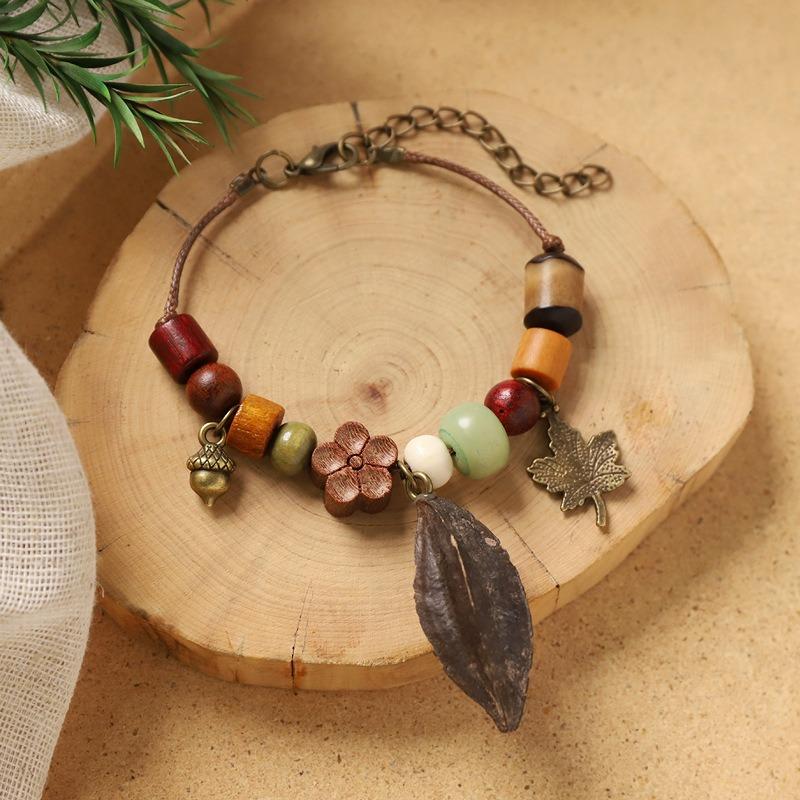Vintage Hand-woven Plant Bracelet, Natural Fruit, Acorn Hand Rope, Women's Niche Literary Bracelet.
