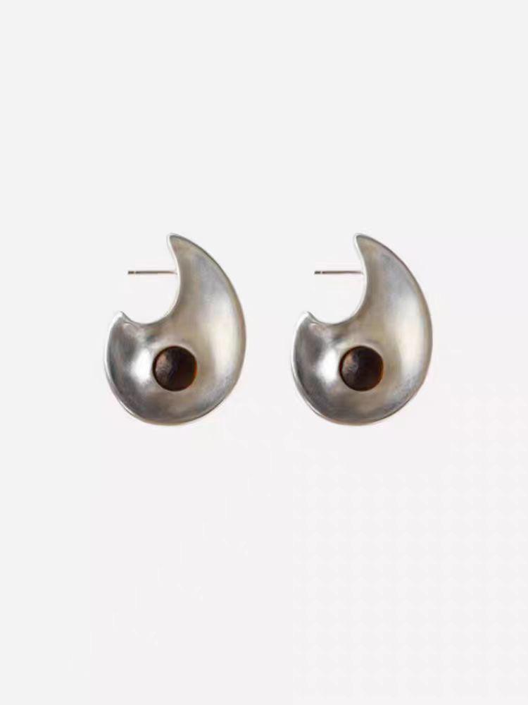 

Retro Silver Water Drop Meteorite Necklace – Versatile Geometric Snake Bone Pendant