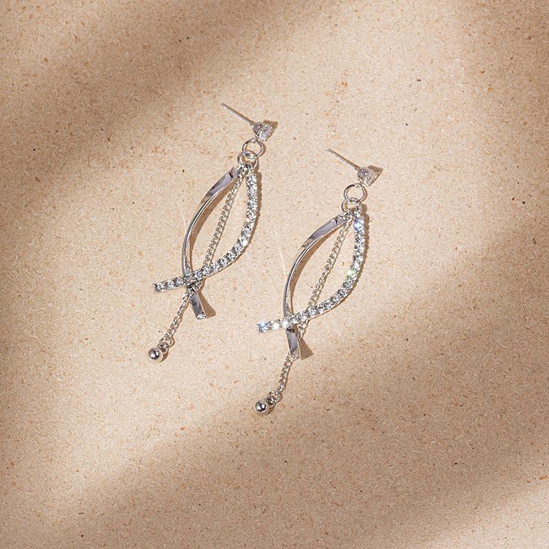 Fashion Versatile Cold Wind Stud Earrings Pendant Women's, Long Cross-fringed Diamond Earrings