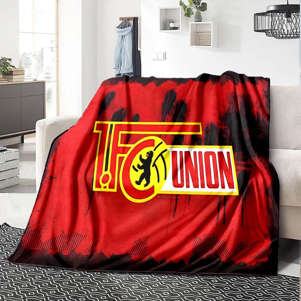 Fußball-Verbands-Emblem Flanelldecke, Weiches Polyester, Modernes Design, Ganzjahresnutzung für Camping, Reisen, Geschenke für Feiertage oder Geburtstage