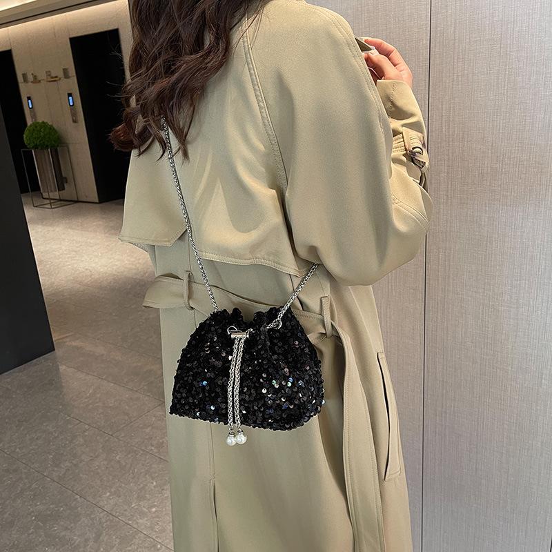 Fashion personalized sequined bucket bag women's new foreign style Korean version shoulder bag crossbody dinner bag tide fold