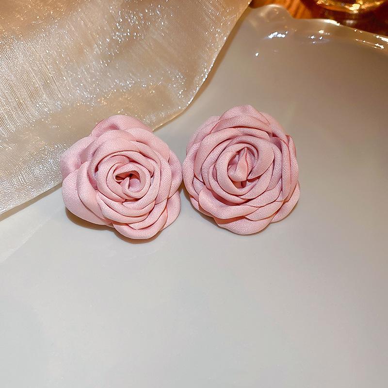 

Сетчатые серьги-цветы ретро маленькие свежие персонализированные универсальные серьги-гвоздики модные серьги нового дизайна